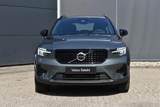 Volvo XC40 B4 Automaat Plus Dark | Premium Audio by Harman Kardon | Semi Electrische Trekhaak | Adaptieve Cruise Control | BLIS | Elektrisch verstelbare Voorstoelen | Stoel-/Stuurwiel verwarming | 19 Inch Lichtmetalen Velgen |