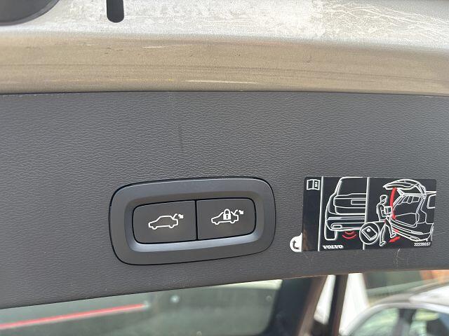 Volvo XC40 1.5 T2 Business Pro | Apple Carplay/Android | 2-zone Electronic Climate | Led | Navi