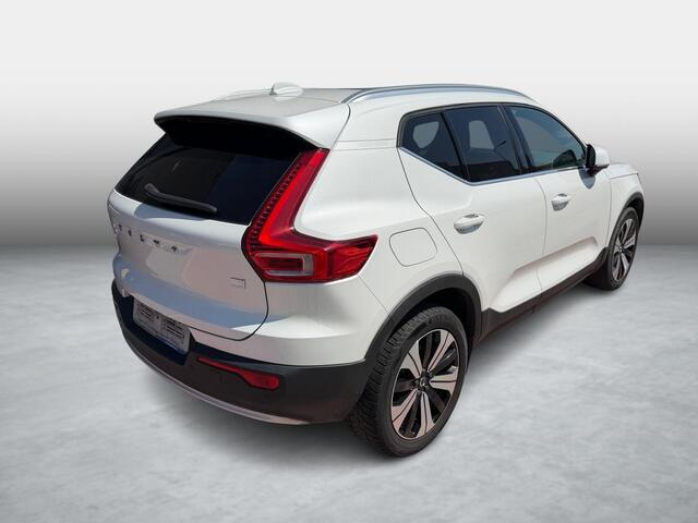 Volvo XC40 Plug-in Hybrid T4 Ultimate Bright | Panoramadak | Stoel- en stuurverwarming | Elektrische stoelverstelling | Navigatie | Apple Carplay / Android Auto | Getint glas | 19 inch velgen | LED koplampen | Climate control |