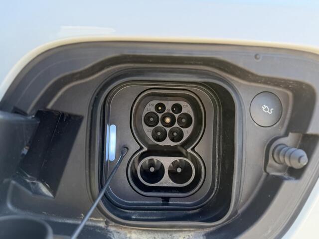 Volvo XC40 Recharge Core 70 kWh VAN: 32.900,- VOOR: 30.877,- UW WKVOORDEEL: 2.023,- | SOH 94% | VOLVO DEALER ONDERHOUDEN| ACHTERUITRIJCAMERA|