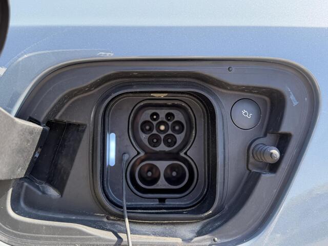Volvo XC40 Recharge Core 70 kWh VAN: 32.900,- VOOR: 30.877,- UW WKVOORDEEL: 2.023,- | SOH 96% | VOLVO DEALER ONDERHOUDEN| ACHTERUITRIJCAMERA| WARMTEPOMP| STOEL + STUURVERWARMING