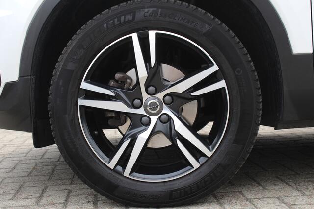 Volvo XC40 1.5 T3 R-Design | Panoramadak | Dealer onderhouden | Harman Kardon | Navigatie | Stoelverwarming