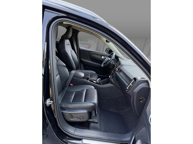 Volvo XC40 1.5 T4 Plug-in Hybrid Plus Bright | PHEV | Facelift | Trekhaak | Lederen Bekleding | Stoelverwarming | Keyless Entry | Elektrische Achterklep | Achteruitrijcamera | Parkeersensoren | Harman Kardon Audio | Elektrisch Verstelbare Voorstoelen | Navigatie