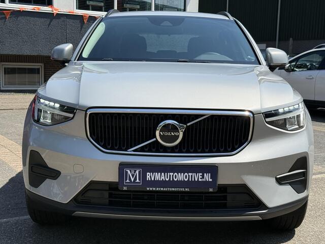 Volvo XC40 1.5 T2 Essential VAN: 32.900,- VOOR: 30.877,- UW WKVOORDEEL: 2.023,-| WINTERPAKKET STOEL + STUURVERWARMING| CARPLAY| ACHTERUITRIJCAMERA