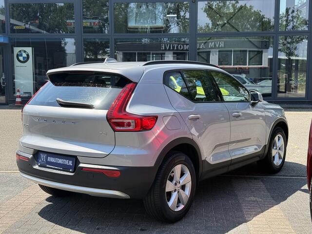 Volvo XC40 1.5 T2 Essential VAN: 32.900,- VOOR: 30.877,- UW WKVOORDEEL: 2.023,-| WINTERPAKKET STOEL + STUURVERWARMING| CARPLAY| ACHTERUITRIJCAMERA