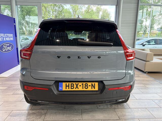 Volvo XC40 1.5 T5 Ultra Dark | Camera | Elektrische Achterklep | Stuurverwarming | Voor en Achter Stoelverwarming | All Season banden | Draadloos oplader | Elektrische Voorstoelen Met Geheugen | Bliss |