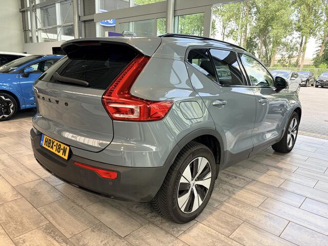 Volvo XC40 1.5 T5 Ultra Dark | Camera | Elektrische Achterklep | Stuurverwarming | Voor en Achter Stoelverwarming | All Season banden | Draadloos oplader | Elektrische Voorstoelen Met Geheugen | Bliss |