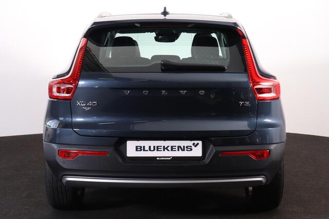 Volvo XC40 T3 Business Pro - IntelliSafe Assist & Surround - Parkeercamera achter - Parkeersensoren voor & achter - Volvo On Call - Inklapbare trekhaak - 18' LMV