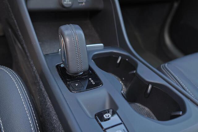 Volvo XC40 T3 Business Pro - IntelliSafe Assist & Surround - Parkeercamera achter - Parkeersensoren voor & achter - Volvo On Call - Inklapbare trekhaak - 18' LMV