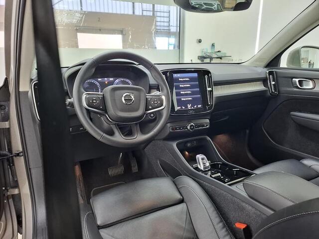 Volvo XC40 2.0 B4 Inscription | Adaptieve Cruise Control | Trekhaak | Lederen Bekleding | Stoel-/Stuurverwarming | Dodehoek Detectie | Harman Kardon Audio | Parkeercamera |