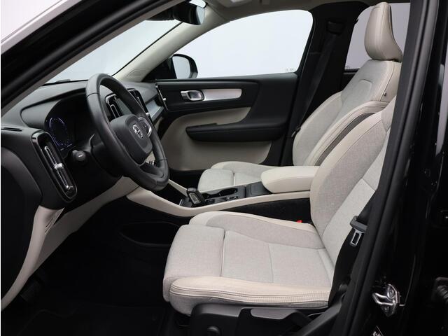 Volvo XC40 1.5 T3 Momentum Pro / Panoramadak / 360 Camera / Adaptive Cruise / BLIS / Getint Glas / Elektrische Achterklep / Carplay / 19" Wielen /