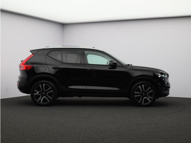 Volvo XC40 1.5 T3 Momentum Pro / Panoramadak / 360 Camera / Adaptive Cruise / BLIS / Getint Glas / Elektrische Achterklep / Carplay / 19" Wielen /