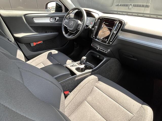 Volvo XC40 1.5 T4 Recharge R-Design Expression Adaptieve cruise control / Stoelverwarming / Pilot assist / Parkeercamera / Bochtverlichting