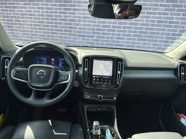 Volvo XC40 2.0 B3 Plus Dark | Trekhaak | 360 Graden Camera | Parkeersensoren | Lederen Bekleding | Stoelverwarming | Verwarmbare voorruit | All-Season banden | Cruise Control Adaptief | BLIS | Keyless Entry | Elektrische Achterklep | Navigatie