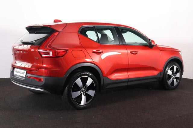 Volvo XC40 T2 Business Pro - Panorama/schuifdak - IntelliSafe Assist & Surround - Parkeercamera achter - Verwarmde voorstoelen & stuur - Parkeersensoren voor & achter - 19' LMV