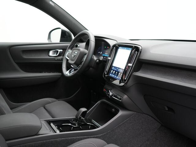 Volvo XC40 Ultimate Recharge Pure 69kWh 231pk Dealer O.H. | Panodak | Warmtepomp | Adaptive Cruise | 360 Camera | Harman / Kardon | Sportstoelen Memory & Verwarmd | Keyless | Blis | Apple Carplay | Google Assistent | DAB |