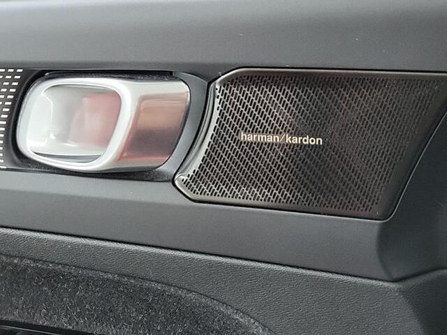 Volvo XC40 1.5 T3 R-DESIGN I WINTERPAKKET I HARMAN KARDON I P-CAMERA I LEDEREN BEKLEDING