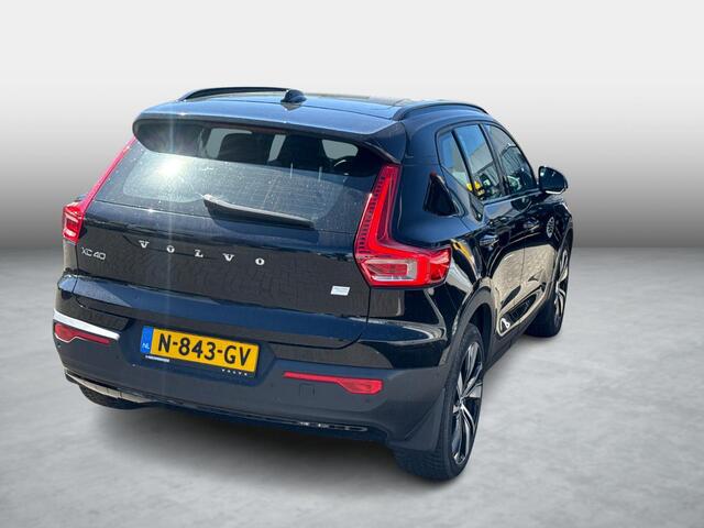 Volvo XC40 Recharge Twin Pro | Trekhaak | Warmtepomp | Panoramadak | Harman Kardon Audio | 360 Graden Camera | Parkeersensoren | Keyless Entry | Elektrische Achterklep | Elektrisch Verstelbare Voorstoelen | Navigatie | Apple Carplay | Android Auto