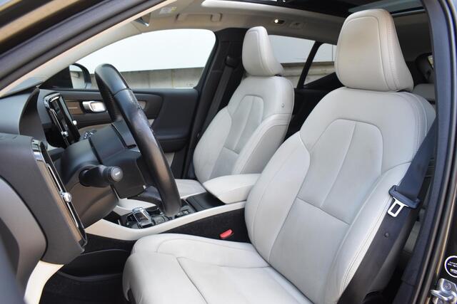 Volvo XC40 T5 247PK AWD Inscription Automaat / Navigatie / Adaptive Cruise control / 360 Camera / 20'' velgen / Panorama schuif-kanteldak / Harman Kardon / Elektrisch verstelbare stoelen met geheugen / Stoelverwarming v+a / Stuurverwarming / Trekhaak