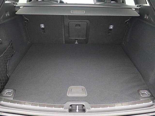 Volvo XC60 2.0 T6 Plug-in hybrid AWD Plus Black Edition 350PK Panoramadak, trekhaak, alarm, leder, elektrische achterklep, 21" lichtmetaal, dodehoekdetectie