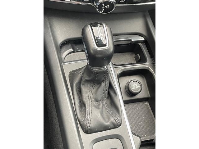 Volvo XC60 2.0 T5 Momentum 251 Pk Automaat Navigatie, Climate Control, Cruise Control, 18"Lm, Parkeersensoren, LED Koplampen