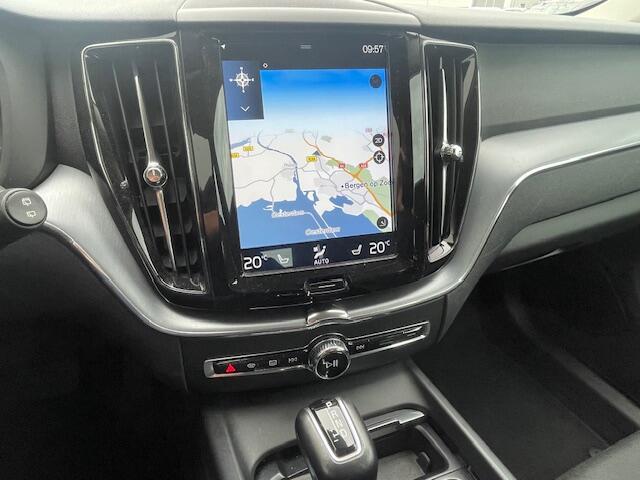 Volvo XC60 2.0 T5 Momentum 251 Pk Automaat Navigatie, Climate Control, Cruise Control, 18"Lm, Parkeersensoren, LED Koplampen