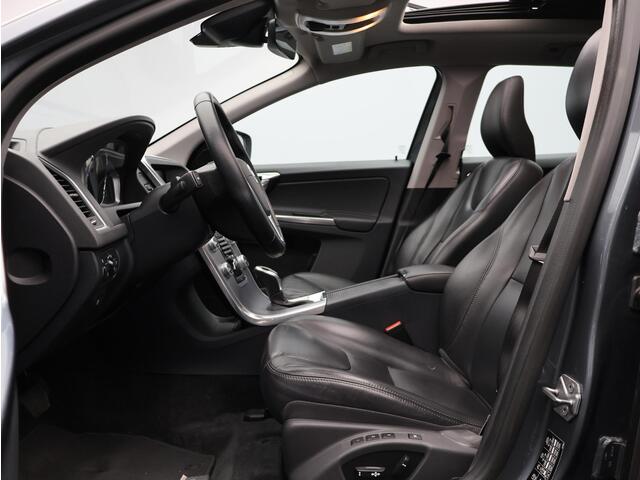 Volvo XC60 T5 FWD Polar+ / Trekhaak / Panoramadak / Elek. verstelbare stoelen / Stoel+ voorruitverwarming / Cruise Control / Zwart Leder / Achteruitrijcamera