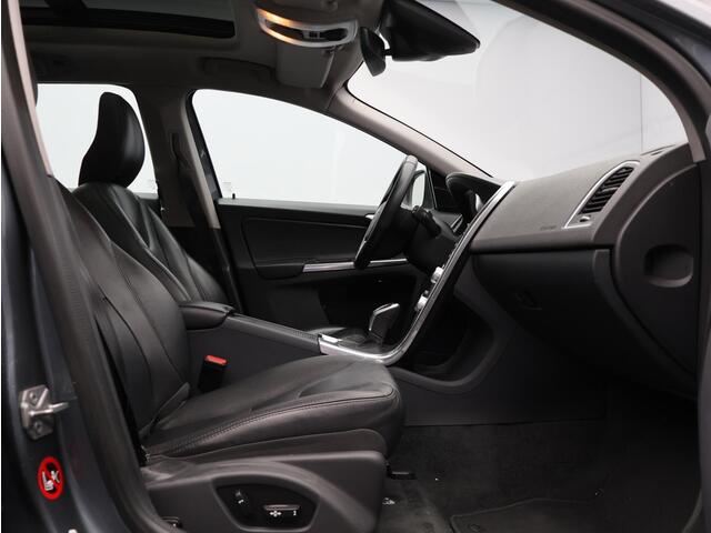 Volvo XC60 T5 FWD Polar+ / Trekhaak / Panoramadak / Elek. verstelbare stoelen / Stoel+ voorruitverwarming / Cruise Control / Zwart Leder / Achteruitrijcamera
