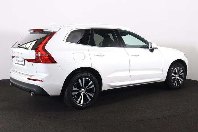 Volvo XC60 T4 Inscription - Panorama/schuifdak - IntelliSafe Assist - Verwarmde voorstoelen, stuur & achterbank - Parkeersensoren voor & achter - Extra getint glas - Elektr. inklapbare trekhaak - 18' LMV