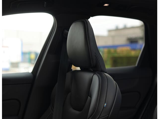 Volvo XC60 2.0 T8 Ultra Black Edition | Massage - luchtvering - Bow&Wil - Trekhaak