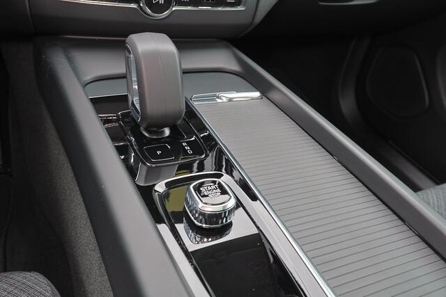 Volvo XC60 T6 Recharge AWD Core Bright - LONG RANGE - Panorama/schuifdak - IntelliSafe Assist & Surround - Adaptieve LED koplampen - Parkeercamera achter - Verwarmde voorstoelen, stuur & achterbank - Parkeersensoren voor & achter - Draadloze tel. lader - Extra getin