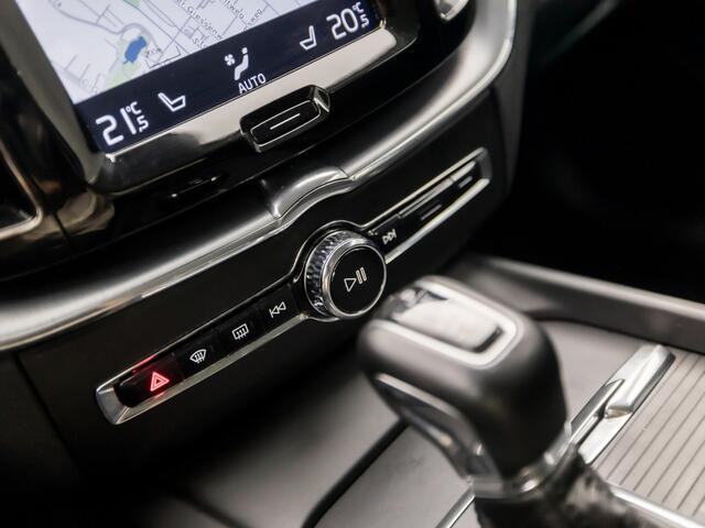 Volvo XC60 2.0 D4 Momentum Sport 191Pk Automaat (APPLE CARPLAY, GROOT NAVI, CAMERA, STUUR/STOELVERWARMING, KEYLESS, SPORTSTOELEN, ADAPTIVE CRUISE, LED KOPLAMPEN, NIEUWE APK, NIEUWSTAAT)