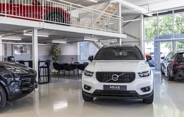 Volvo XC60 2.0 T6 Plug-in hybrid AWD R-Design Facelift|Pano|H&K|Trekhaak|AutoPilot|20"