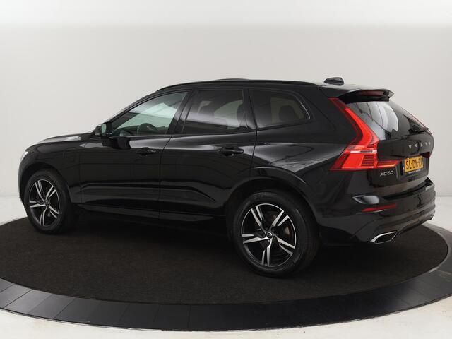 Volvo XC60 2.0 Recharge T8 AWD R Design | Panoramadak | Trekhaak | Stoel & stuurverwarming | Camera | Adaptive cruise | Harman/Kardon | Carplay | Memory | Half leder | PHEV | Plug In