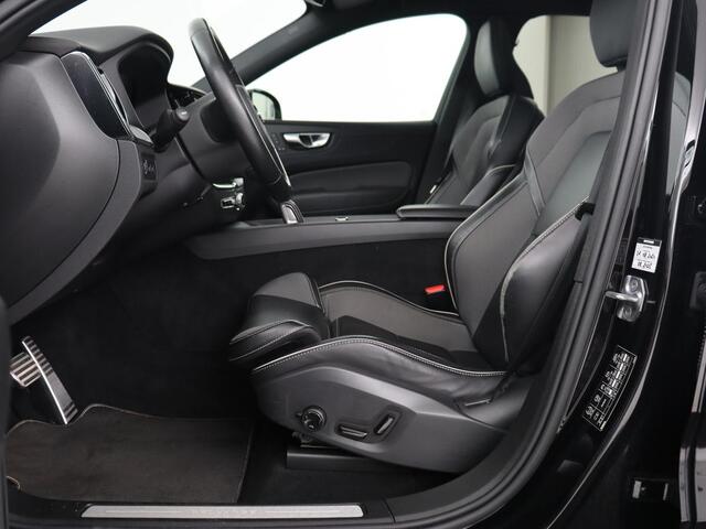 Volvo XC60 2.0 Recharge T8 AWD R Design | Panoramadak | Trekhaak | Stoel & stuurverwarming | Camera | Adaptive cruise | Harman/Kardon | Carplay | Memory | Half leder | PHEV | Plug In