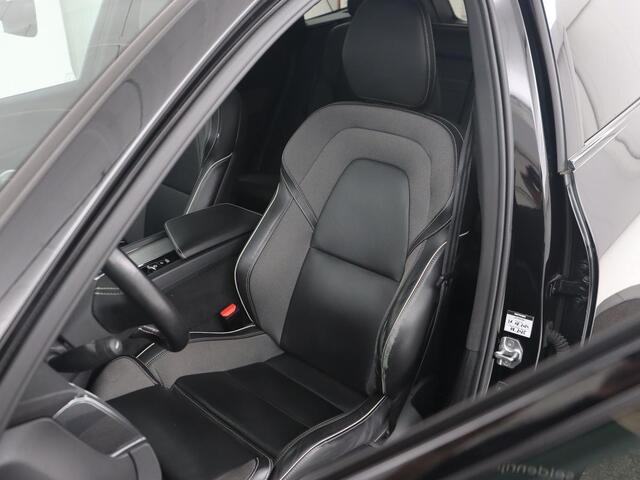 Volvo XC60 2.0 Recharge T8 AWD R Design | Panoramadak | Trekhaak | Stoel & stuurverwarming | Camera | Adaptive cruise | Harman/Kardon | Carplay | Memory | Half leder | PHEV | Plug In