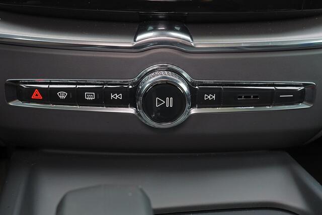 Volvo XC60 T6 Recharge AWD Core Bright - LONG RANGE - Panorama/schuifdak - IntelliSafe Assist & Surround - Adaptieve LED koplampen - Parkeercamera achter - Verwarmde voorstoelen, stuur & achterbank - Parkeersensoren voor & achter - Draadloze tel. lader - Extra getin