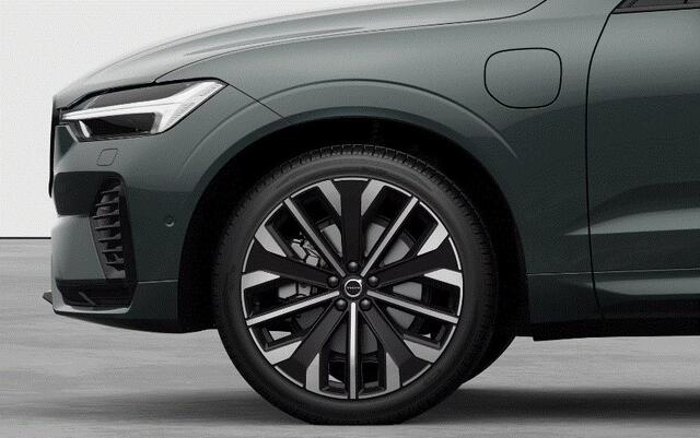 Volvo XC60 T6 350PK AWD Ultra Dark / Luchtvering / 360 Camera / Head Up Display / Panorama Dak / 21'' LM Velgen /