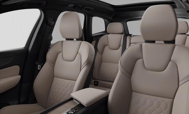 Volvo XC60 T6 350PK AWD Ultra Dark / Luchtvering / 360 Camera / Head Up Display / Panorama Dak / 21'' LM Velgen /