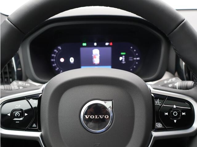 Volvo XC60 2.0 T6 Plug-in hybrid AWD Plus Black Edition / Panoramadak / Harman kardon / Elektrische Stoelen / Stoel+Stuurverwarming / Adaptive Cruise / BLIS / Getint Glas /