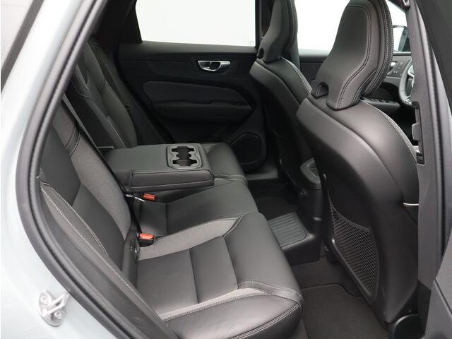 Volvo XC60 2.0 T6 Plug-in hybrid AWD Plus Black Edition / Panoramadak / Harman kardon / Elektrische Stoelen / Stoel+Stuurverwarming / Adaptive Cruise / BLIS / Getint Glas /