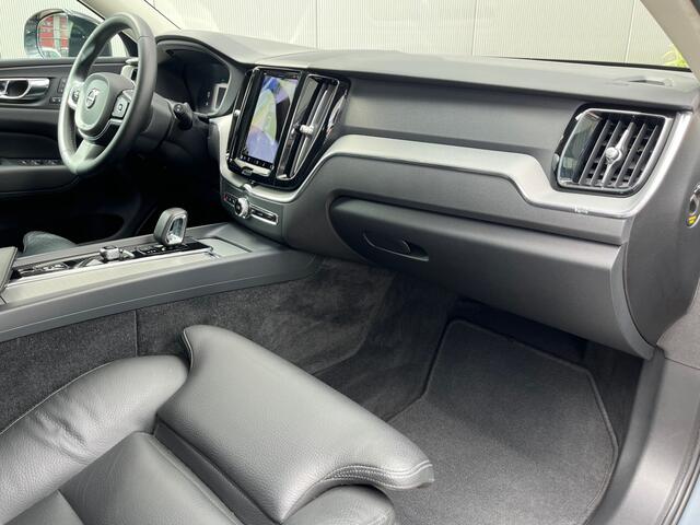 Volvo XC60 2.0 T6 Plug-in hybrid AWD Plus Dark Pano / 360 Camera / Trekhaak / Stuur- Stoel-Verw. / Key Les