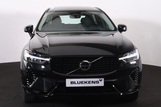 Volvo XC60 T6 Recharge AWD Ultra Dark - Panorama/schuifdak - IntelliSafe Assist & Surround - 360º Camera - Harman/Kardon audio - Verwarmde voorstoelen & stuur - Parkeersensoren voor & achter - Elektr. bedienb. voorstoelen met geheugen - Head up display - Draadloze t