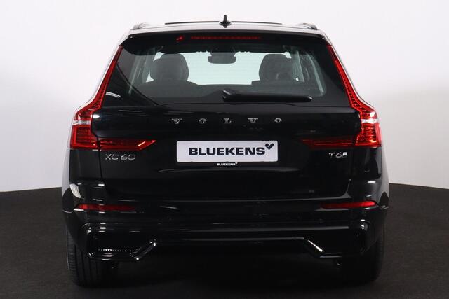 Volvo XC60 T6 Recharge AWD Ultra Dark - Panorama/schuifdak - IntelliSafe Assist & Surround - 360º Camera - Harman/Kardon audio - Verwarmde voorstoelen & stuur - Parkeersensoren voor & achter - Elektr. bedienb. voorstoelen met geheugen - Head up display - Draadloze t