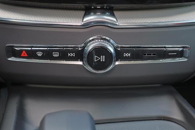 Volvo XC60 T6 Recharge AWD Ultra Dark - Panorama/schuifdak - IntelliSafe Assist & Surround - 360º Camera - Harman/Kardon audio - Verwarmde voorstoelen & stuur - Parkeersensoren voor & achter - Elektr. bedienb. voorstoelen met geheugen - Head up display - Draadloze t