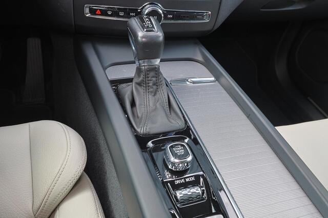 Volvo XC60 2.0 T5 Inscription - IntelliSafe Assist & Surround - Parkeercamera achter - Verwarmde voorstoelen, stuur & achterbank - Parkeersensoren voor & achter - Elektr. bedienb. bestuurdersstoel met geheugen - Standkachel - Extra getint glas - Elektr. inklapbare t