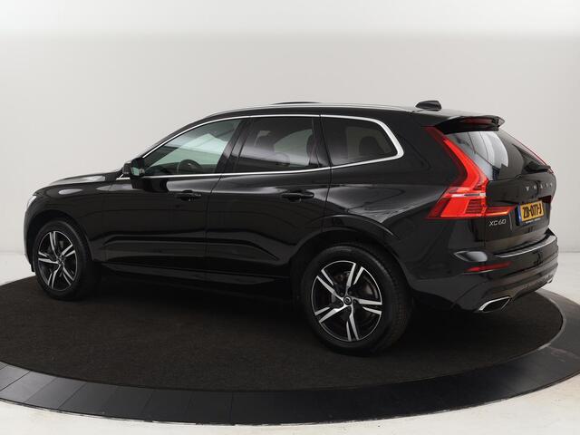 Volvo XC60 2.0 T5 R Design | Panoramadak | Trekhaak | Adaptive cruise | Leder/Alcantara | Camera | Head-Up | Stoelverwarming | Carplay | Navigatie | Full LED | Harman/Kardon