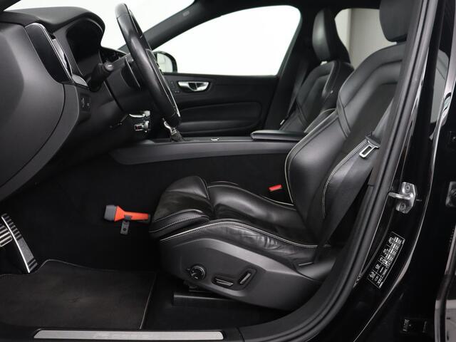 Volvo XC60 2.0 T5 R Design | Panoramadak | Trekhaak | Adaptive cruise | Leder/Alcantara | Camera | Head-Up | Stoelverwarming | Carplay | Navigatie | Full LED | Harman/Kardon