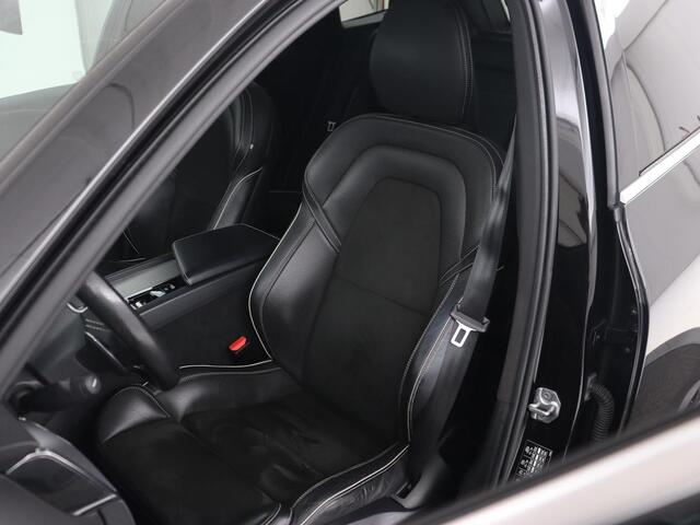 Volvo XC60 2.0 T5 R Design | Panoramadak | Trekhaak | Adaptive cruise | Leder/Alcantara | Camera | Head-Up | Stoelverwarming | Carplay | Navigatie | Full LED | Harman/Kardon