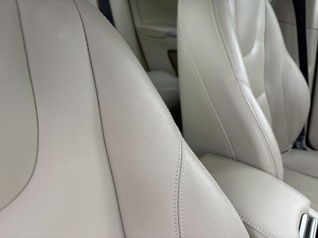 Volvo XC60 2.0 T5 Nordic+ | Panorama dak | Camera | Leder | Parkeer sensoren | Blond leder |